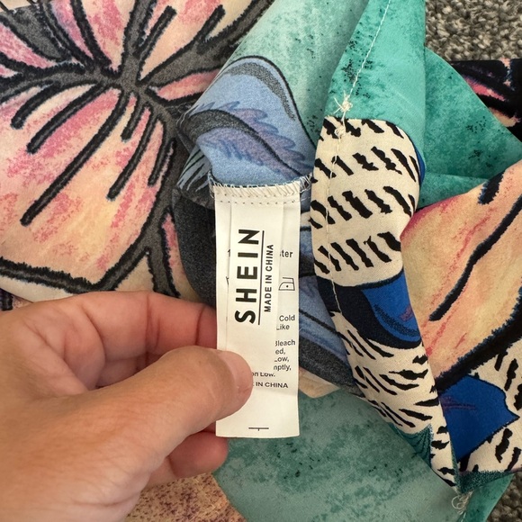 Women’s SHEIN long floral short sleeve v-neck dress Small - Picture 4 of 5